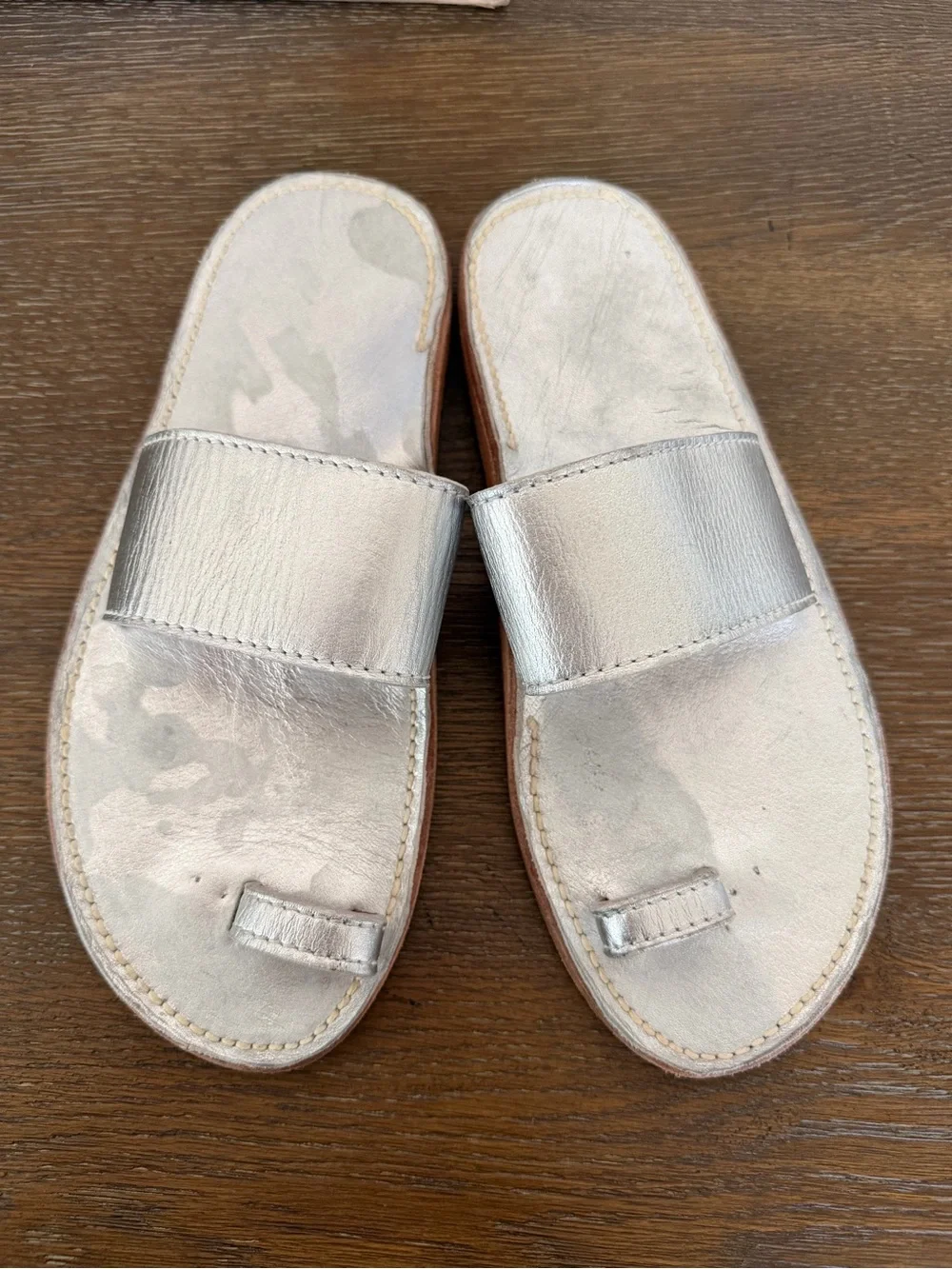 New-Toe ring silver metallic slip on Sandals-Made in Italy-Free people Size 8